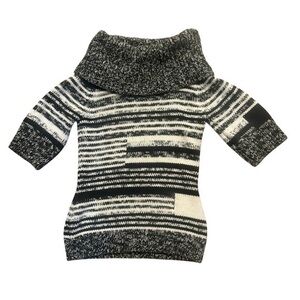 White House black market white black and gray short sleeve sweater